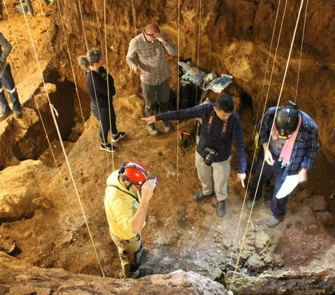 Menurut penelitian terbaru, dua fosil yang ditemukan di sebuah gua di sebelah utara Laos menandakan Homo sapiens, nenek moyang manusia, sudah tinggal di wilayah itu sekitar 86.000 tahun lalu.