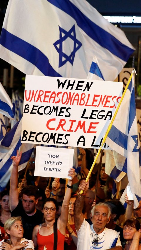 Dilansir dari media Quds Press, aksi protes tak hanya terjadi di kota Tel Aviv, melainkan di kota Haifa, Hadera, Bat Yam, Netanya, Nahariya, Beersheba, Rohovot hingga Afula juga terjadi gelombang unjuk rasa massa sampai memadati jalan.