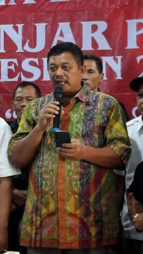 Pendiri relawan Projo Jabar, Agung Surya mendeklarasikan dukungan kepada Ganjar Pranowo. Hal itu bertentangan dengan keputusan DPW Projo Jabar yang mendukung Prabowo dan taat pada keputusan DPP projo.