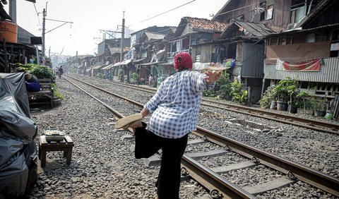 Paket CP S-01 memiliki ruang lingkup pekerjaan yang terdiri dari pekerjaan bangunan dan teknik sipil untuk struktur viaduk kereta api sepanjang kurang lebih 1,2 kilometer termasuk 1 stasiun layang di Bluementritt.