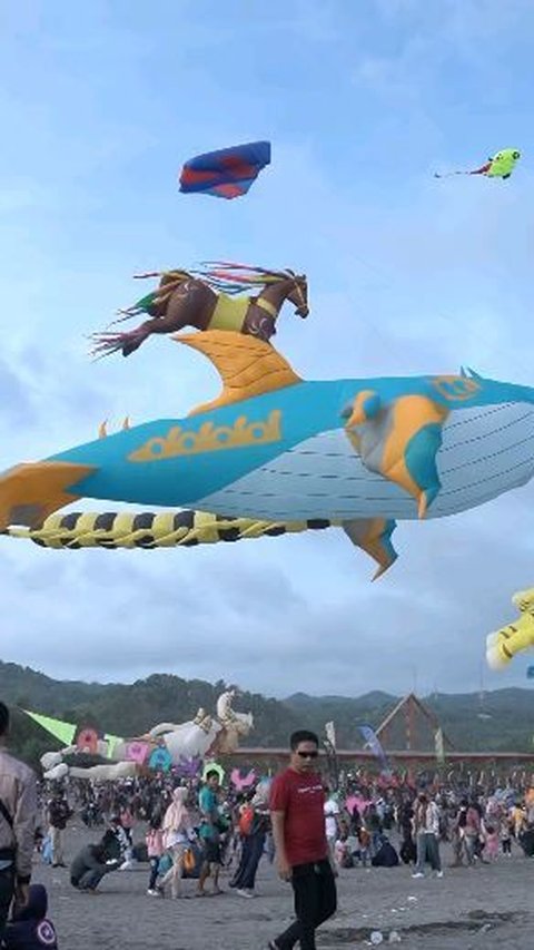 Keseruan Festival Layang-Layang di Bantul, Hiasi Langit Pantai Parangkusumo