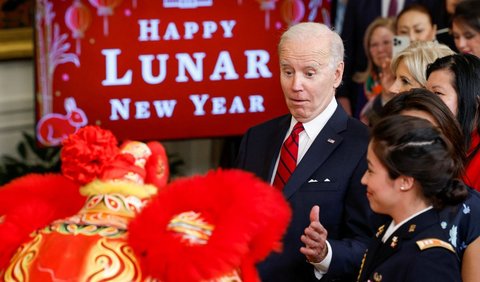 Pemerintahan Joe Biden mengumumkan akan menghapus secara otomatis utang mahasiswa sebesar USD 39 miliar untuk 804.000 peminjam pada hari Jumat (14/7).