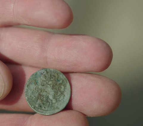 Cuma 30 Cm di Bawah Permukaan Gedung Parlemen Belanda, Arkeolog Temukan 3 Tengkorak dan Koin Perunggu