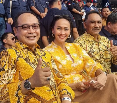 Sejumlah elite Partai Golkar ternyata hadir dalam acara Apel Siaga Perubahan NasDem di Gelora Bung Karno, Jakarta, Minggu (16/7).