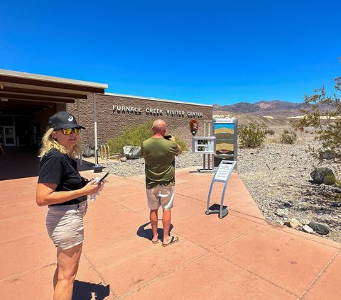Kawasan Taman Nasional Death Valley di Furnace Creek mencatat telah mengalami lonjakan suhu panas ekstrem yakni 129 Fahrenheit (54 derajat Celcius).  <br /><br />Prakiraan cuaca AS menyebut untuk cuaca esok hari di kawasan Death Valley kemungkinan bisa tembuh lebih tinggi lagi yakni 131 Fahrenheit (55 derajat Celcius).
