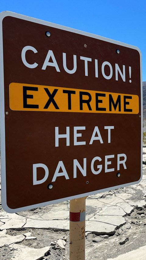 Taman Nasional Death Valley yang berlokasi di California ini merupakan tempat yang dikenal dan telah mencetak rekor sebagai wilayah yang memiliki suhu terpanas di Amerika Serikat.