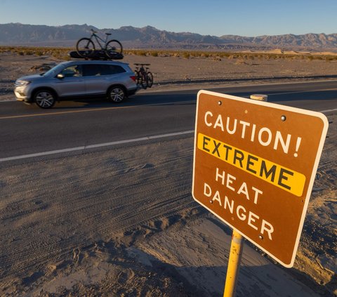 Meski kondisi suhu di Taman Nasional Death Valley di Furnace Creek tergolong sebagai suhu yang tak layak huni. Namun pada tahun 2020 lalu, jumlah penduduk di sana pernah tercatat mencapai 856 jiwa.