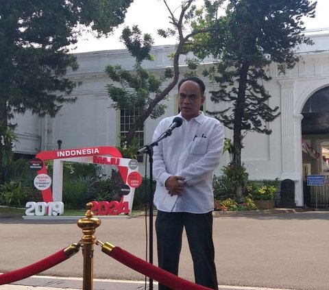 Budi bukan sosok baru di pemerintahan. Dia saat ini diketahui menjabat sebagai Wakil Menteri Desa, Pembangunan Daerah Tertinggal dan Transmigrasi Indonesia.