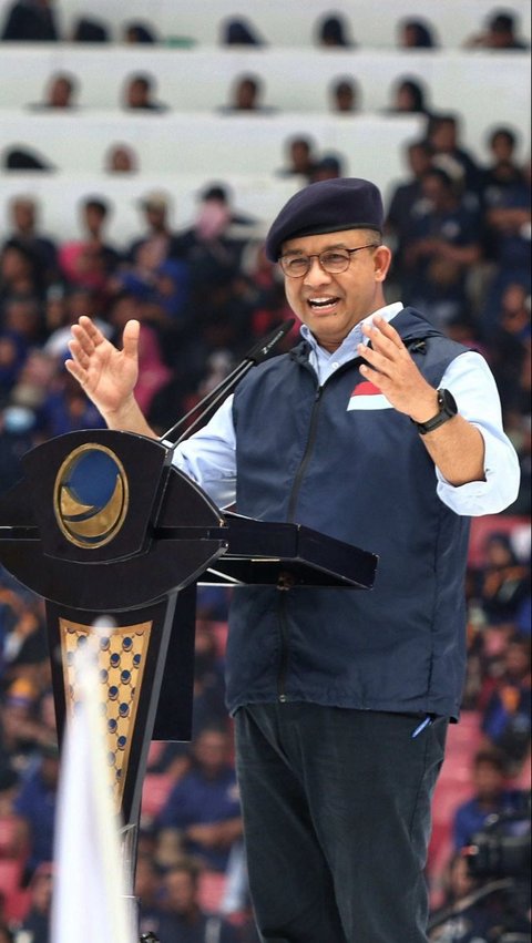 FOTO: Pakai Baret, Pidato 'Berapi-Api' Anies Baswedan Membakar Semangat Para Kader NasDem di Gelora Bung Karno
