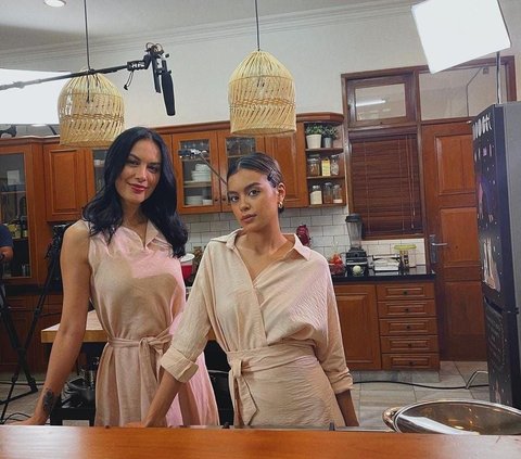 Bestie Abis! Potret Sophia Latjuba dan Eva Celia yang Selalu Kompak, Ibu dan Anak Cantiknya Kayak Kembar