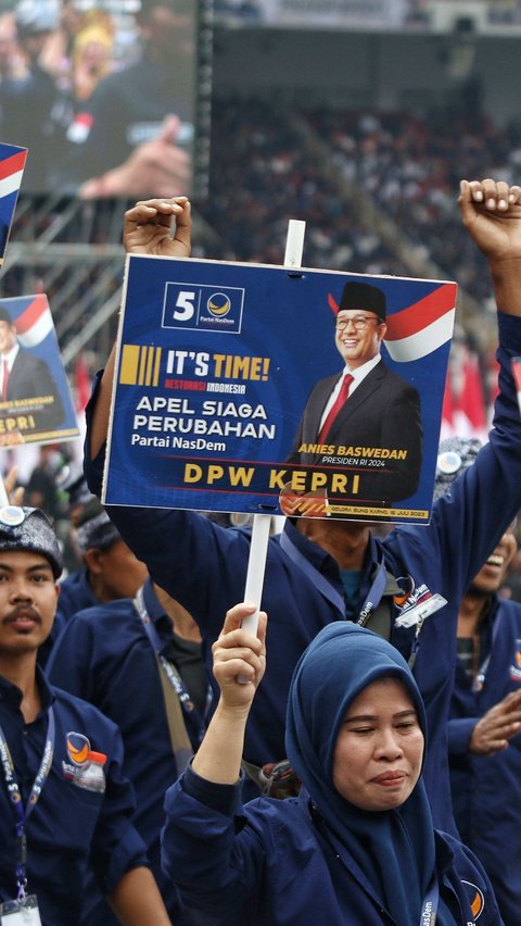 Berbagai poster mereka tunjukkan dengan penuh suka cita dan dukungan selama mengikuti Apel Siaga Perubahan Partai NasDem.