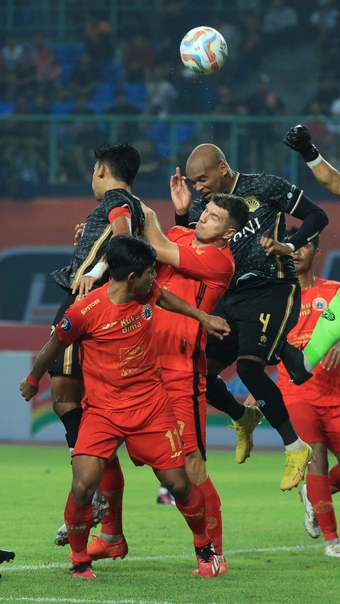 Persija juga mencoba menekan balik Bhayangkara. Hingga pada menit ke-74 Persija bisa mencetak gol lagi melalui aksi M. Akbar Arjunsyah. Skor kembali berubah menjadi 4-1.