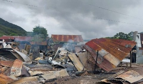 Selain itu, kepala desa setempat saat dimintai bantuan pun mendapat perlawanan. Personel keamanan terpaksa kembali ke Kabupaten Deiyai.