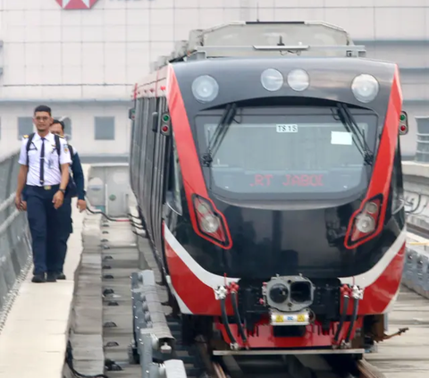 Direktorat Jenderal Perkeretaapian (DJKA) Kementerian Perhubungan (Kemenhub) menghentikan sementara uji coba operasional terbatas Light Rail Transit (LRT) Jabodebek pada 17-20 Juli 2023.