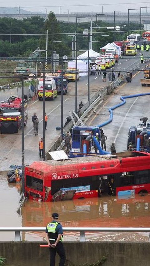 Banjir Parah di Korsel, 13 Orang Tewas karena Bus Tenggelam di Terowongan Underpass