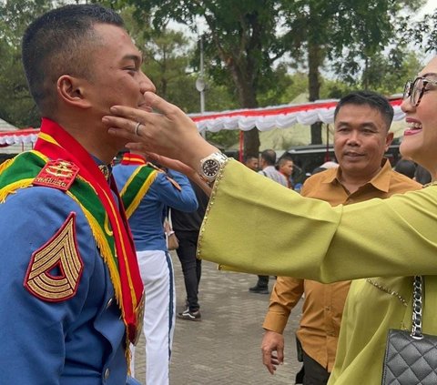 Potret Cantik Bella Saphira Bareng Keponakan Akmil yang Ganteng-ganteng Curi Perhatian