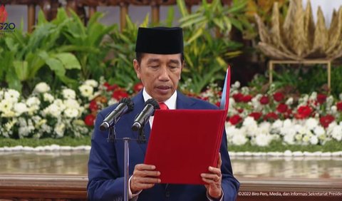 Selain melantik satu posisi menteri, Jokowi juga melantik sejumlah nama sebagai wakil menteri.