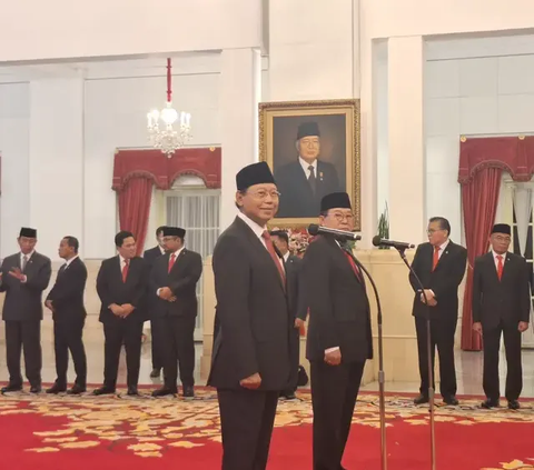 Presiden Jokowi melantik politikus PPP Djan Faridz dan Gandi Sulistiyanto sebagai Anggota Wantimpres. Pelantikan digelar di Istana Negara, Jakarta Pusat pukul 09.00 WIB.