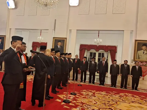 Jokowi Perintahkan Menkominfo Budi Arie Selesaikan Proyek BTS