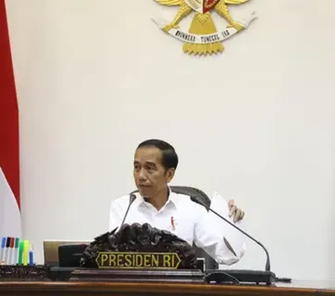 “(Soal satgas) akan dibicarakan dengan Pak Menteri dengan Pak Wamen karena ini bukan persoalan mudah,” kata Jokowi.