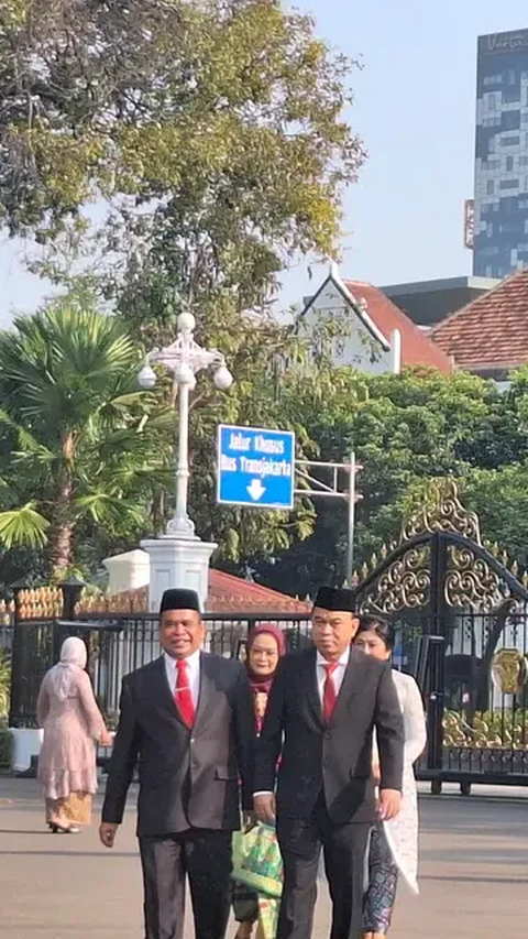 VIDEO: Senyum Lebar Budi Arie Projo Dilantik Jokowi Jadi Menkominfo, Salam Komando ke Mahfud