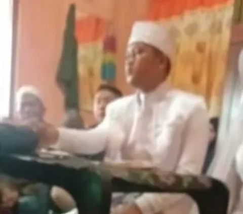 Lagi Ijab Kabul Pengantin Pria Bikin Seisi Ruangan Kaget, Tiba-Tiba 'Pecahkan' Meja Auto Disorot