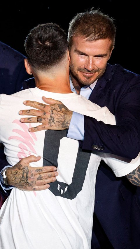 FOTO: Dipeluk David Beckham, Lionel Messi Resmi Berseragam Inter Miami