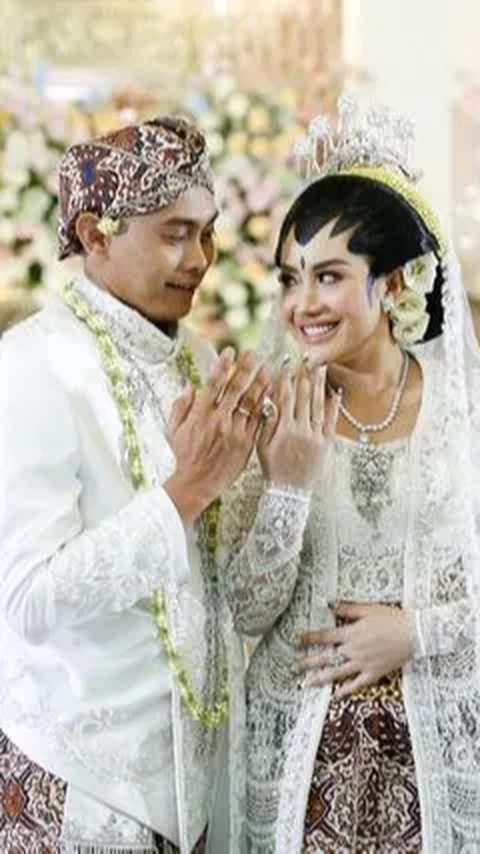 Baru 4 Bulan Nikah Gugat Cerai, Ini Sederet Artis yang Pisah di Usia Pernikahan Seumur Jagung