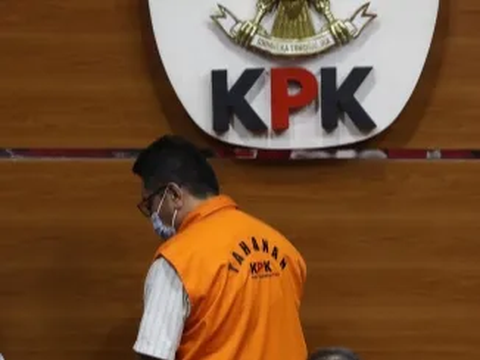 KPK Periksa Bupati Muna La Ode Rusman Emba sebagai Tersangka Korupsi di Polda Sultra