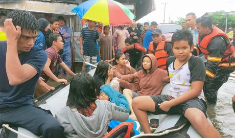 Seperti diberitakan, Kabid Kedaruratan dan Logistik BPBD Sumatera Barat Rumainur mengatakan, hampir seluruh wilayah pesisir Sumbar terendam banjir akibat hujan pada Kamis (13/7) malam hingga Jumat (14/7) .