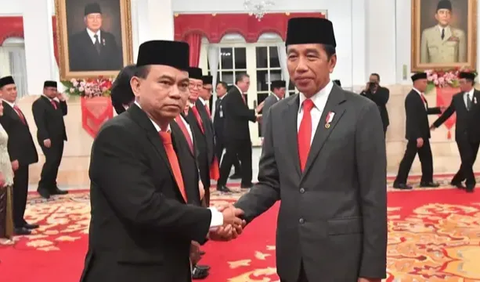 Jokowi mengatakan, pembangunan BTS di seluruh daerah, terutama di daerah terdepan, tertinggal dan terluar (3T) sangat penting untuk memberikan pelayanan akses komunikasi dan digitalisasi kepada masyarakat. Karena itu, dia meminta proyek BTS tersebut jangan sampai terbengkalai.