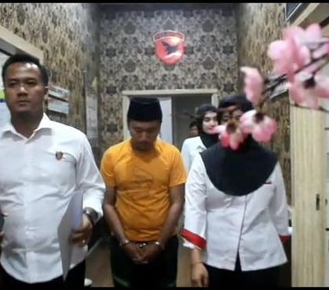 Atas perbuatannya, MHS dijerat Pasal 82 Ayat (1 dan 2) Undang-undang Nomor 17 Tahun 2016 perubahan atas UU Nomor 23 Tahun 2002 tentang perlindungan anak dengan ancaman paling lama 15 tahun penjara.