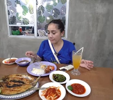 Rayyanza Tak Henti Panggil Nagita Slavina yang Asyik Makan, Pipi Merah Kayak Tomat Menggemaskan