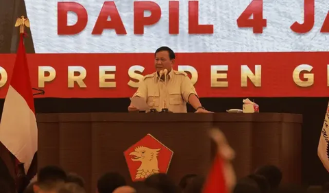 Prabowo juga menyinggung mengapa dirinya jarang tersenyum