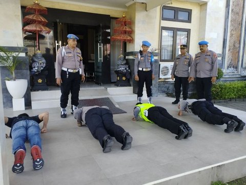 Polisi Tolak Laporan Korban Pencopetan dan Malah Minum Bir Dihukum Push Up