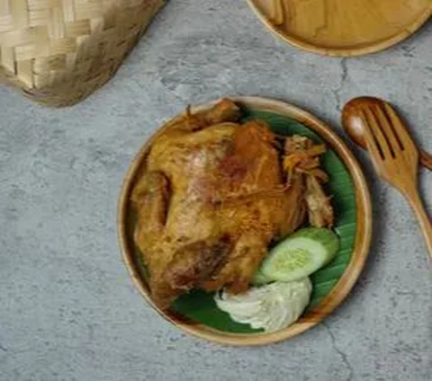 Keutuhan ayam ingkung dapat difilosofikan sebagai keutuhan masyarakat yang akur meski berbeda-beda saat menjalani kehidupan. Selain itu, filosofinya juga agar manusian berperilaku seperti ayam.