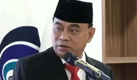 Mengenai siapa yang akan memimpin Satgas itu, Jokowi mengatakan akan dibahas bersama Menteri dan Wakil Menteri yang baru. Pasalnya tugas yang akan diemban nanti tidaklah mudah.