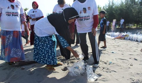 Warga Pariaman meramaikan beragam kegiatan yang diselenggarakan oleh tim Relawan Mas Bowo.