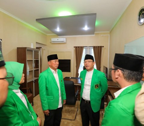 Plt Ketua Umum Partai Persatuan Pembangunan (PPP) Muhamad Mardiono meresmikan kantor Dewan Pimpinan Wilayah (DPW) PPP Sulawesi Tenggara (Sultra), di Laode Hadi, Kecamatan Wua-Wua, Kendari.