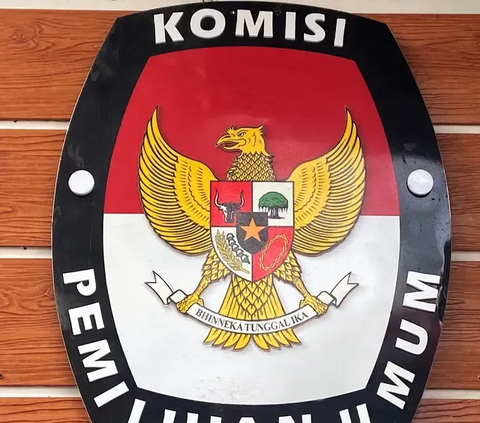 Tidak akan ada yang menyangka bahwa Namanya sudah terdaftar di Komisi Pemilihan Umum (KPU) sebagai Bakal Calon Legislatif (Bacaleg) DPRD Jawa Barat dari Partai Kebangkitan Nusantara (PKN) di daerah pemilihan (dapil) Jawa Barat 1, meliputi Kota Cimahi dan Kota Bandung.