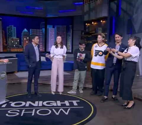 Kini karier Caitlin semakin berkembang. Ia belajar untuk menjadi presenter bersama Vincet Rompies, Desta, dan Hesti Purwadinata di program Tonight Show menggantikan posisi Enzy Storia.