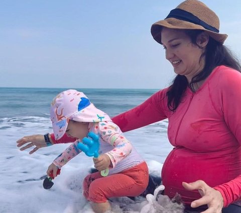 Hamil Anak Kedua, Penampilan Terbaru Nadine Chandrawinata Ini Curi Perhatian