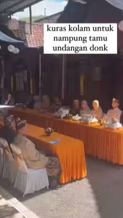 Pada mulanya, tak ada yang aneh dengan acara lamaran calon pengantin satu ini. Kedua belah pihak keluarga duduk saling berhadapan dan melakukan perkenalan.