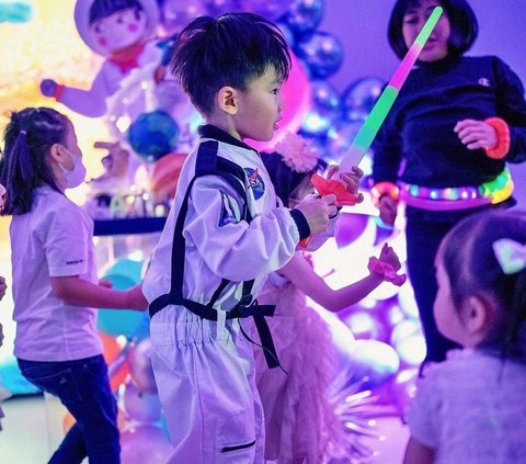 Ganteng Abis, Potret Arthur Anak Sulung Chef Arnold Rayakan Ultah Ke-4 Bertema Astronot