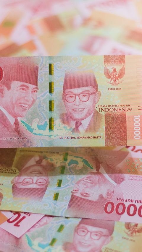 Pengendara Ojol di Kediri Temukan Dompet Isi Uang Jutaan Rupiah Dikembalikan Utuh, Dapat Apresiasi Bupati