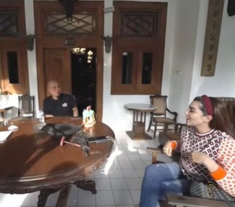 Ahmad Dhani Punya Villa Unik Penuh Perabotan Kuno, Penampakannya Berasa di Rumah Lawas