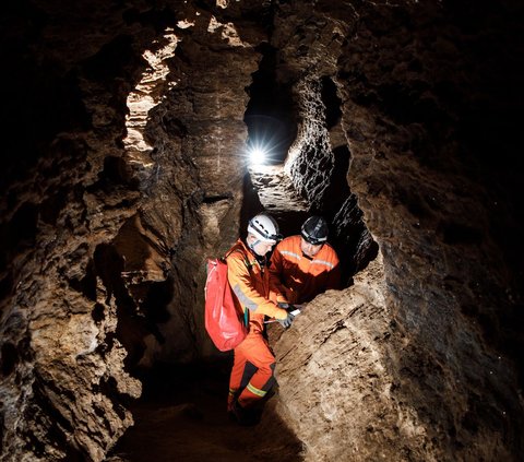 Unveiling the Mystery of the Open 'Underground World' Door