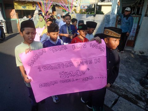 FOTO: Antusiasme Siswa SD di Depok Pawai Sambut Tahun Baru Islam 1 Muharram 1445 Hijriah