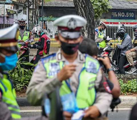 Kesal Ditilang, Ibu dan Anak Unggah Video TikTok Maki-Maki Polri Pakai Ucapan Kotor