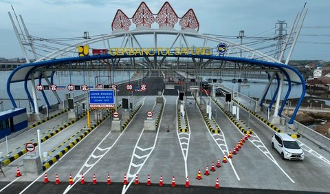 Menurutnya, tol Semarang-Demak tidak hanya berperan sebagai jalan tol saja, melainkan juga berperan sebagai tanggul dan ini menjadi model bagi pembangunan PSN jalan lainnya.